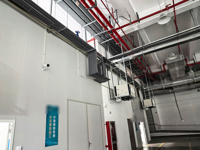 半導(dǎo)體生產(chǎn)車間整體控溫降溫，應(yīng)用工業(yè)蒸發(fā)冷省電空調(diào)臥式射流機(jī)