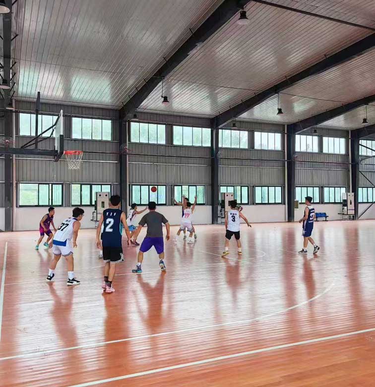 籃球館整體制冷降溫，安裝蒸發(fā)冷省電空調(diào) - 立式射流機(jī)